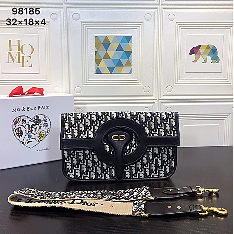 Dior AAA+ Handbags #373362 replica