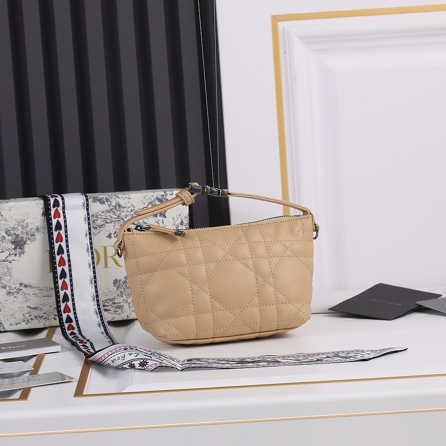 Dior AAA+ Handbags #523362 replica