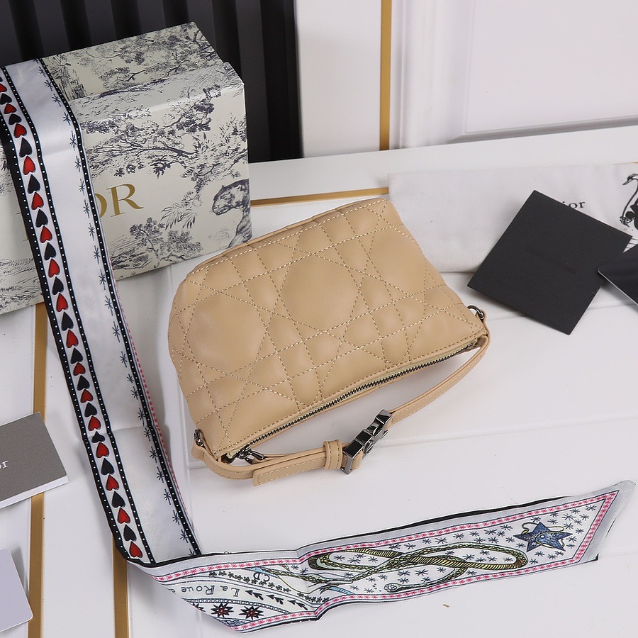 Dior AAA+ Handbags #523362 replica