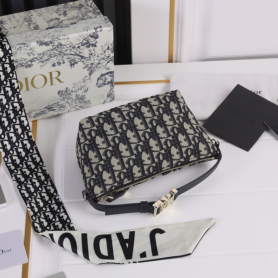 Dior AAA+ Handbags #523366 replica