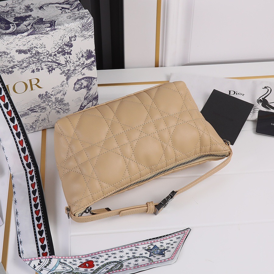 Dior AAA+ Handbags #523368 replica