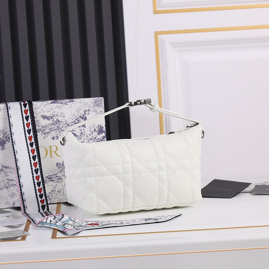 Dior AAA+ Handbags #523369 replica