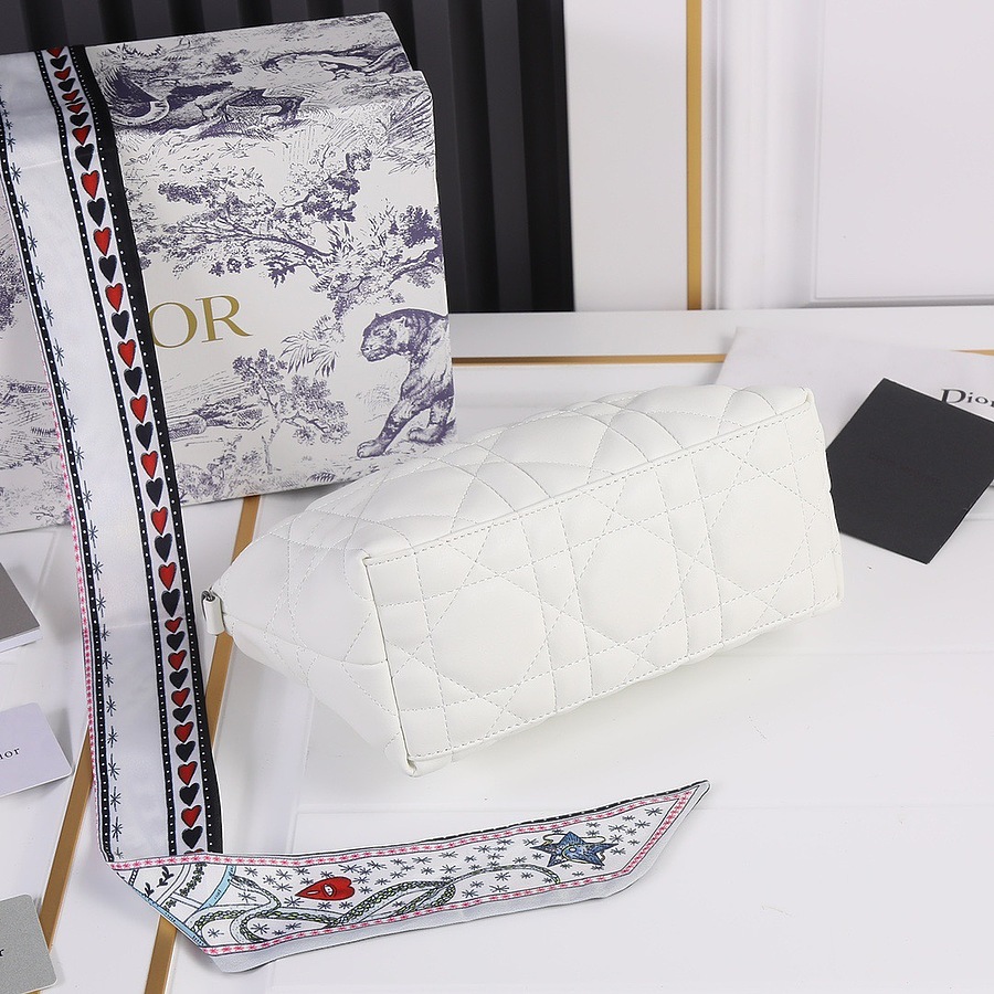 Dior AAA+ Handbags #523369 replica