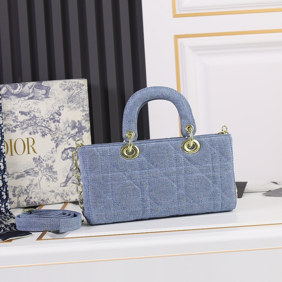 Dior AAA+ Handbags #523560 replica