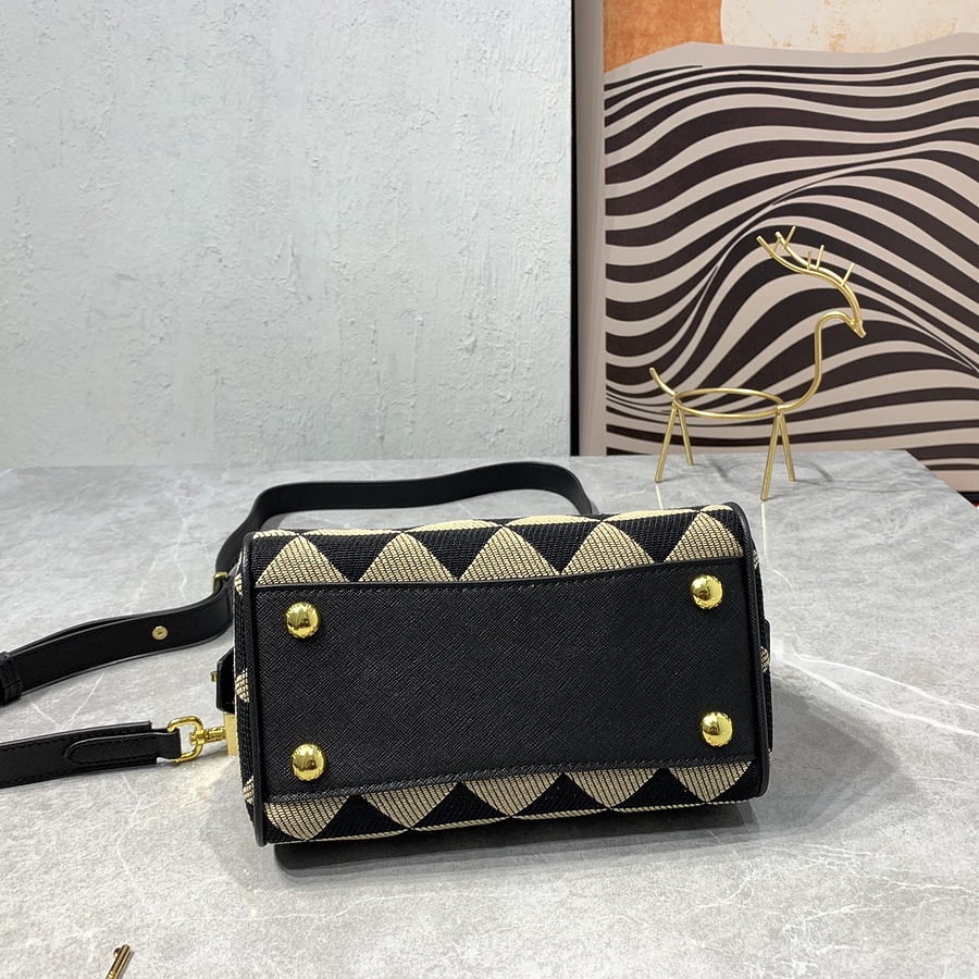 Prada AAA+ Handbags #547134 replica