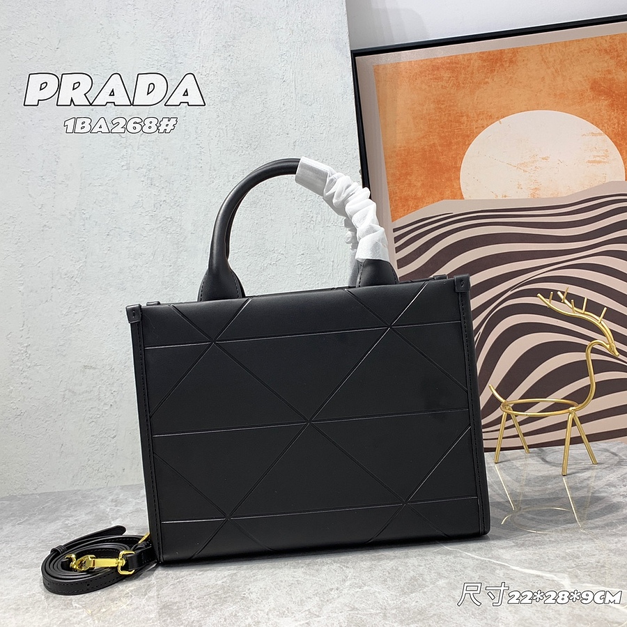 Prada AAA+ Handbags #547135 replica
