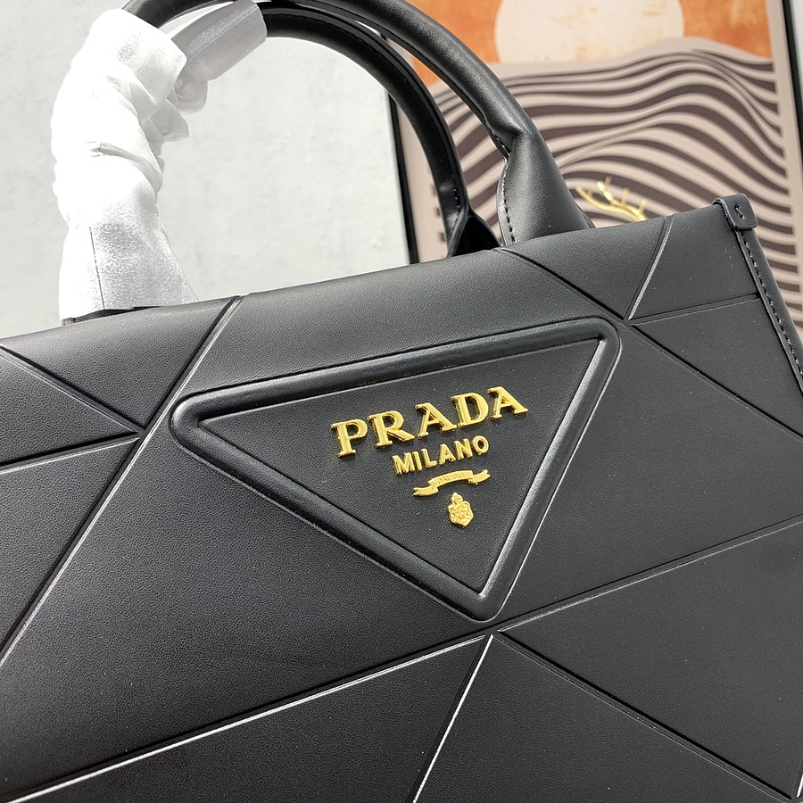 Prada AAA+ Handbags #547135 replica