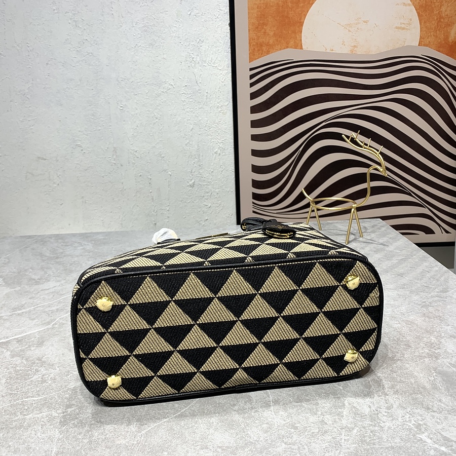 Prada AAA+ Handbags #547139 replica