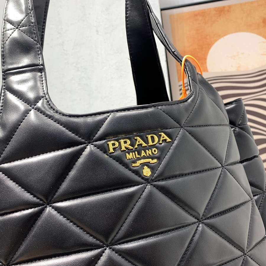 Prada AAA+ Handbags #547149 replica