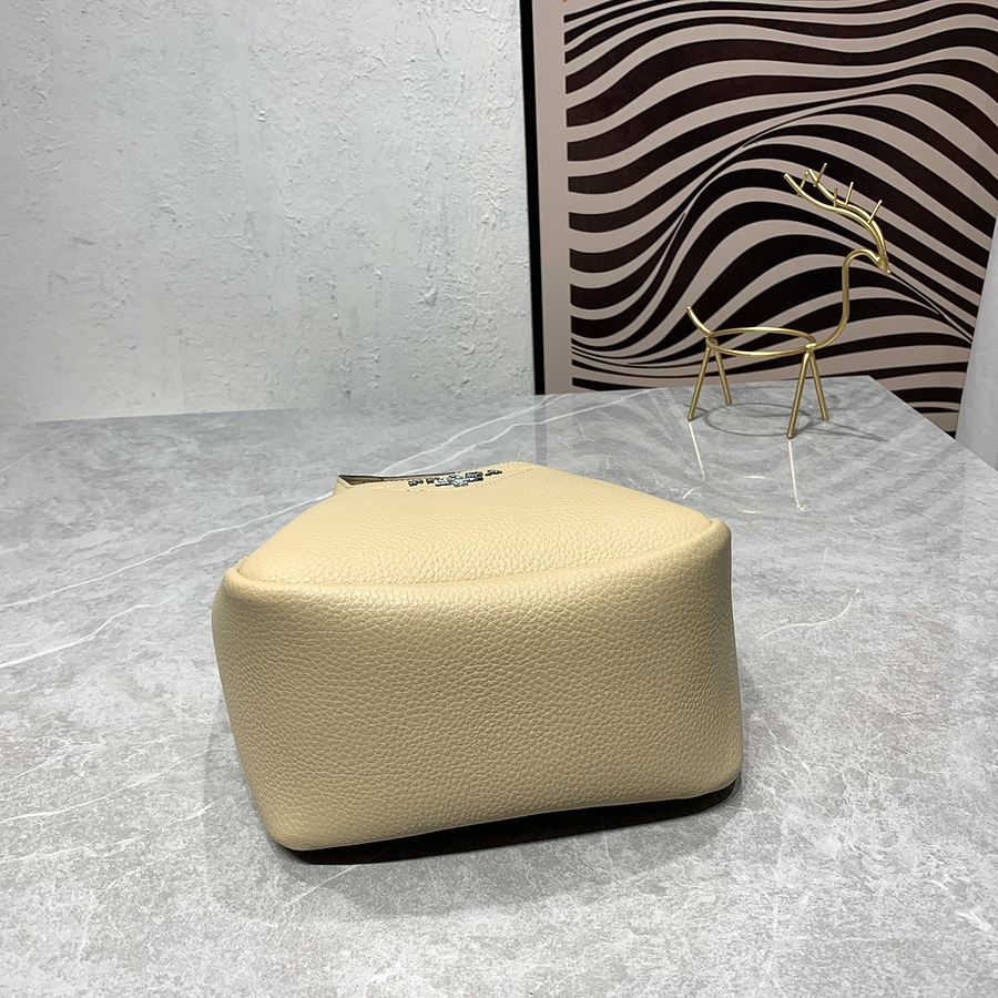 Prada AAA+ Handbags #547151 replica