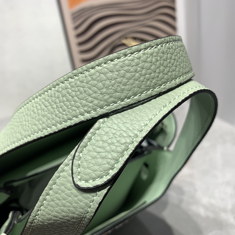 Prada AAA+ Handbags #547156 replica