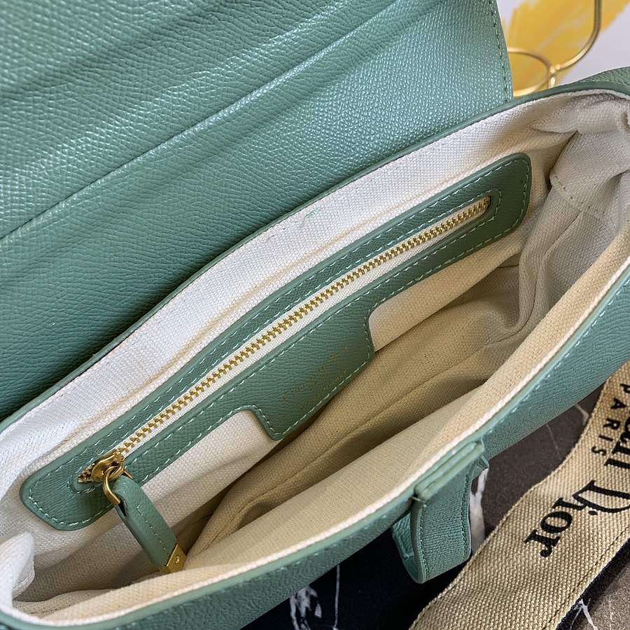 Dior AAA+ Handbags #547180 replica
