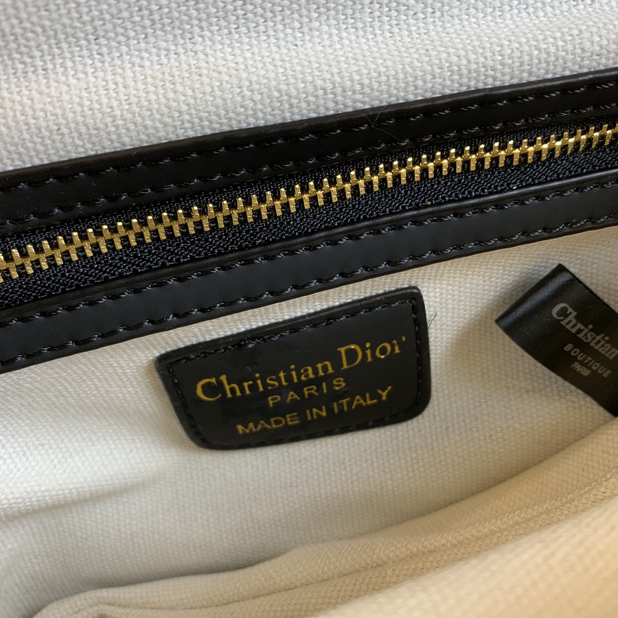 Dior AAA+ Handbags #547183 replica