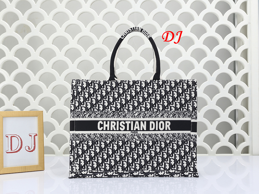 Dior Handbags #547969 replica