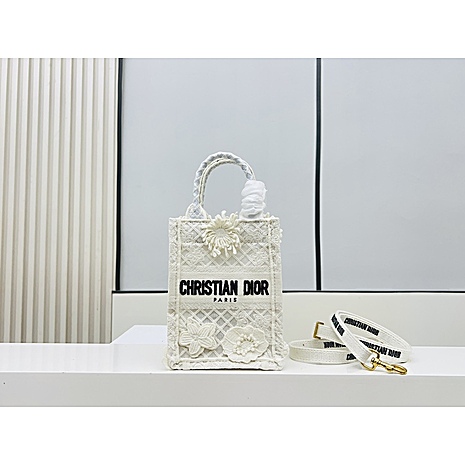 Dior AAA+ Handbags #567490 replica