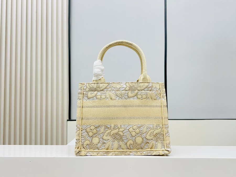 Dior AAA+ Handbags #567491 replica