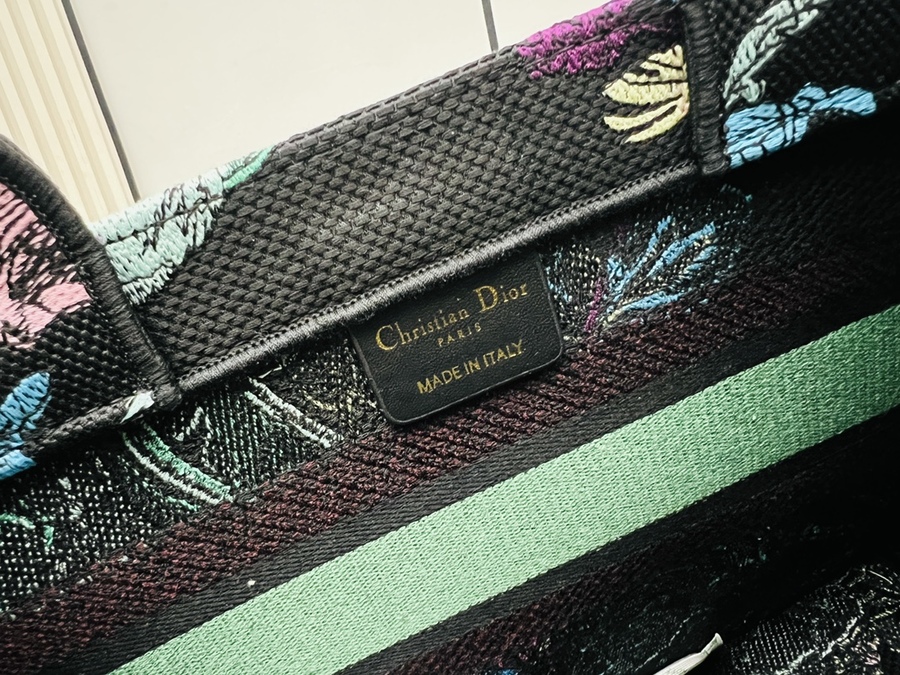 Dior AAA+ Handbags #567492 replica