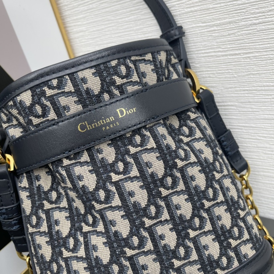 Dior AAA+ Handbags #567493 replica
