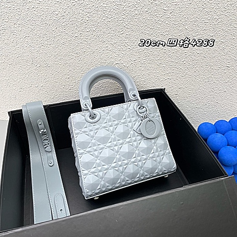 Dior AAA+ Handbags #586370 replica