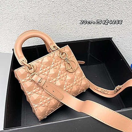 Dior AAA+ Handbags #586372 replica
