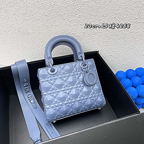 Dior AAA+ Handbags #586373 replica