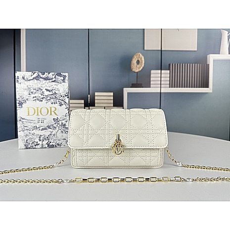 Dior AAA+ Handbags #591477 replica