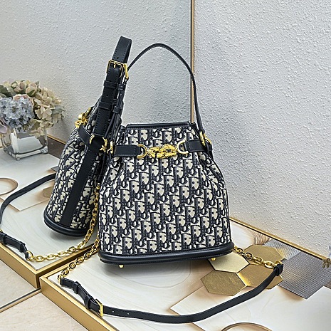 Dior AAA+ Handbags #591487 replica