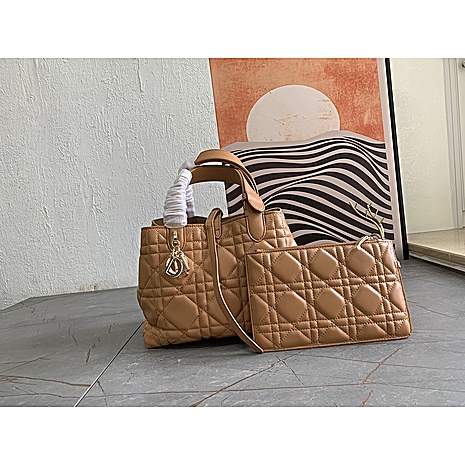 Dior AAA+ Handbags #604582 replica