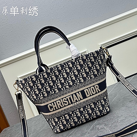 Dior AAA+ Handbags #604591 replica