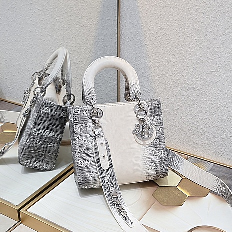 Dior AAA+ Handbags #608012 replica