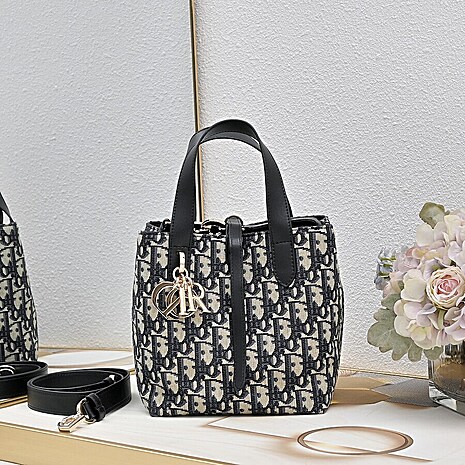Dior AAA+ Handbags #784902 replica