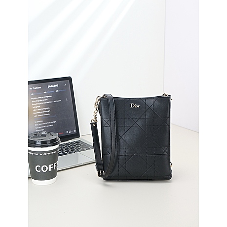Dior AAA+ Handbags #784935 replica