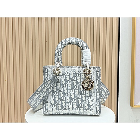 Dior AAA+ Handbags #798557 replica