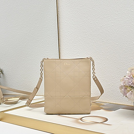 Dior AAA+ Handbags #801500 replica